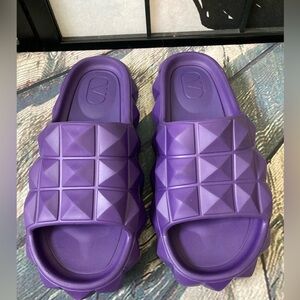 🏇 Valentino Garavani Purple Rubber Slides Sandal